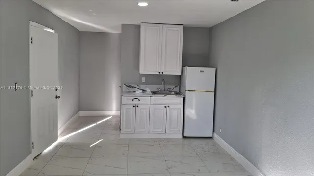 $1,500 | 598 East 41st Street, Unit B, Hialeah, FL 33013
