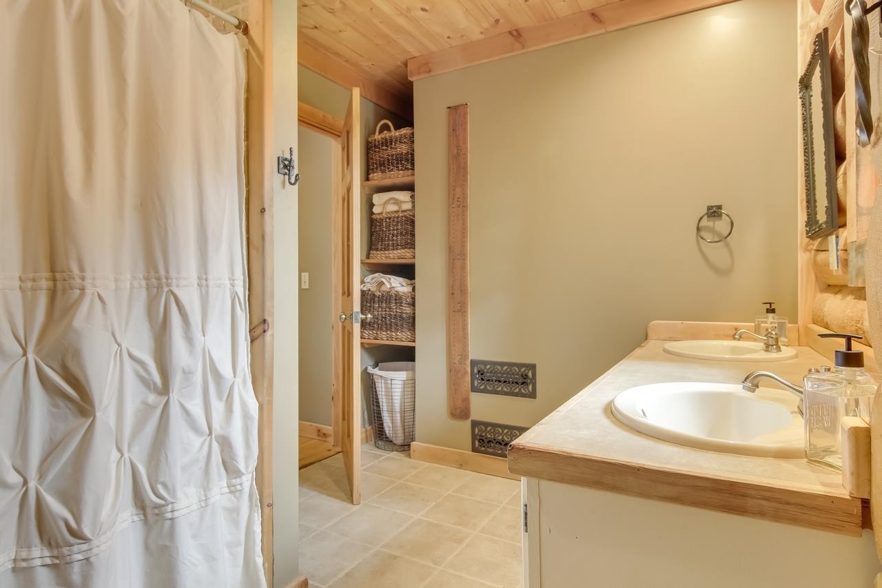 7828 Bennett Road Williamsburg, MI 49690 - Photo 18 of 36 1898950-17.JPG