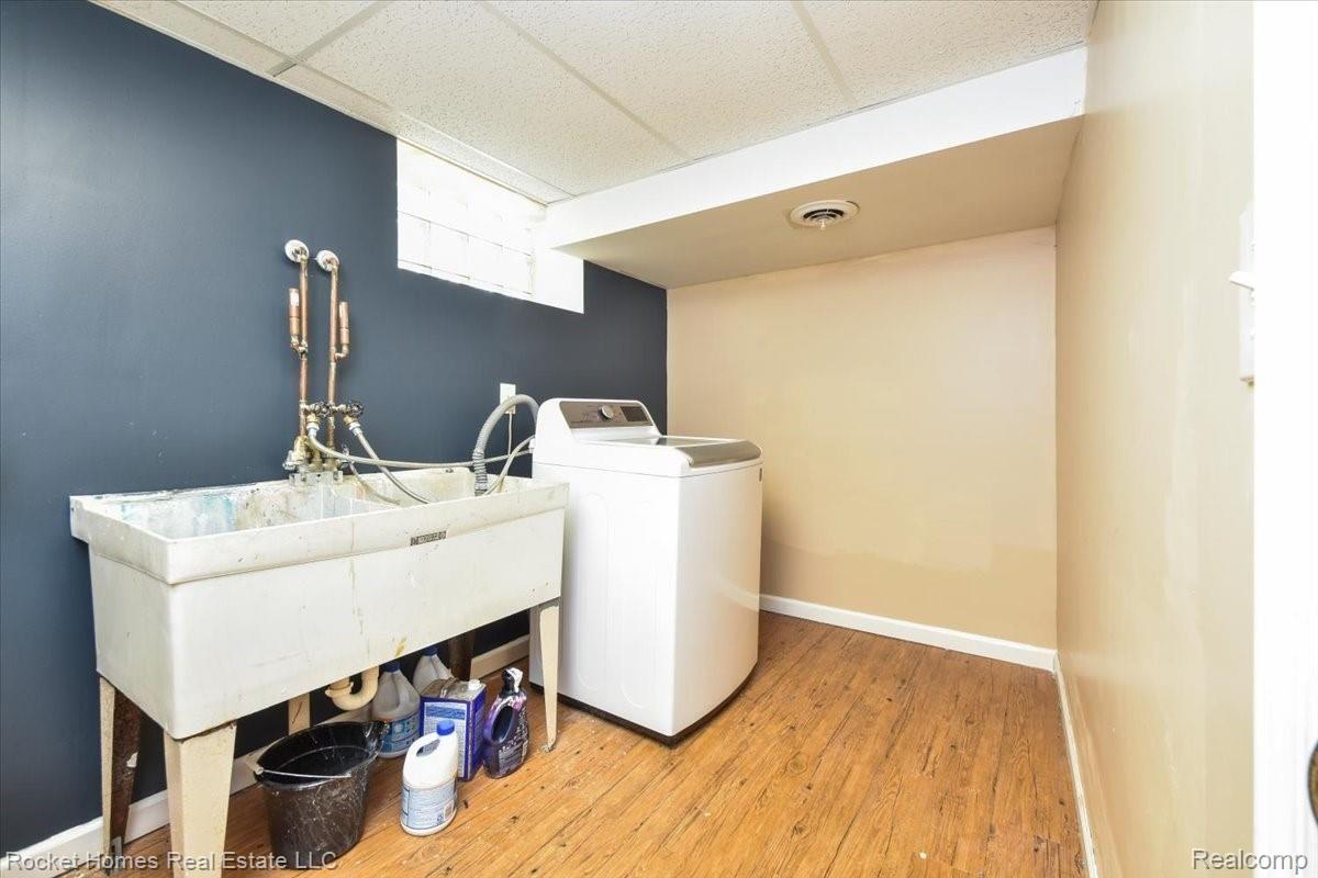 1452 Bishop Road Grosse Pointe, MI 48230 - Photo 37 of 48 37-Laundry Room.jpg