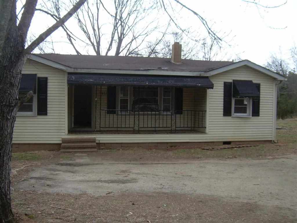 4033 Airline Road Anderson, SC 29624 - Photo 1 of 7