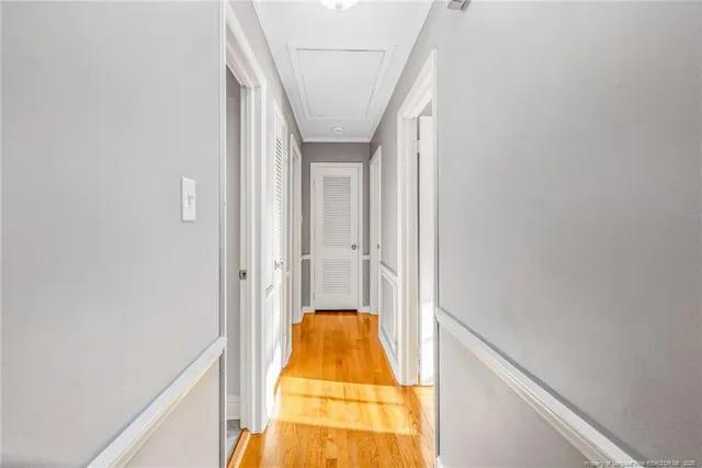 a view of entryway and kitchen