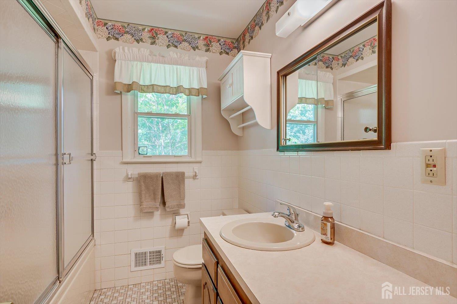 9 Clive Hills Road Edison, NJ 08820 - Photo 32 of 44