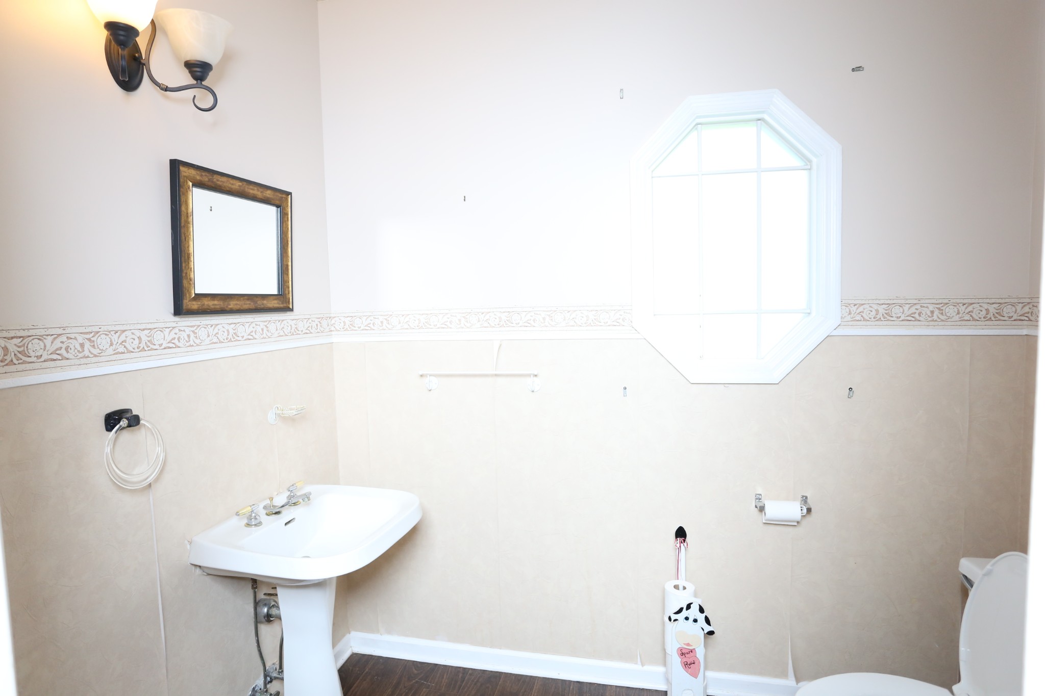 4026 Windland Drive Springfield, TN 37172 - Photo 19 of 48 a bathroom with a sink a mirror and a window