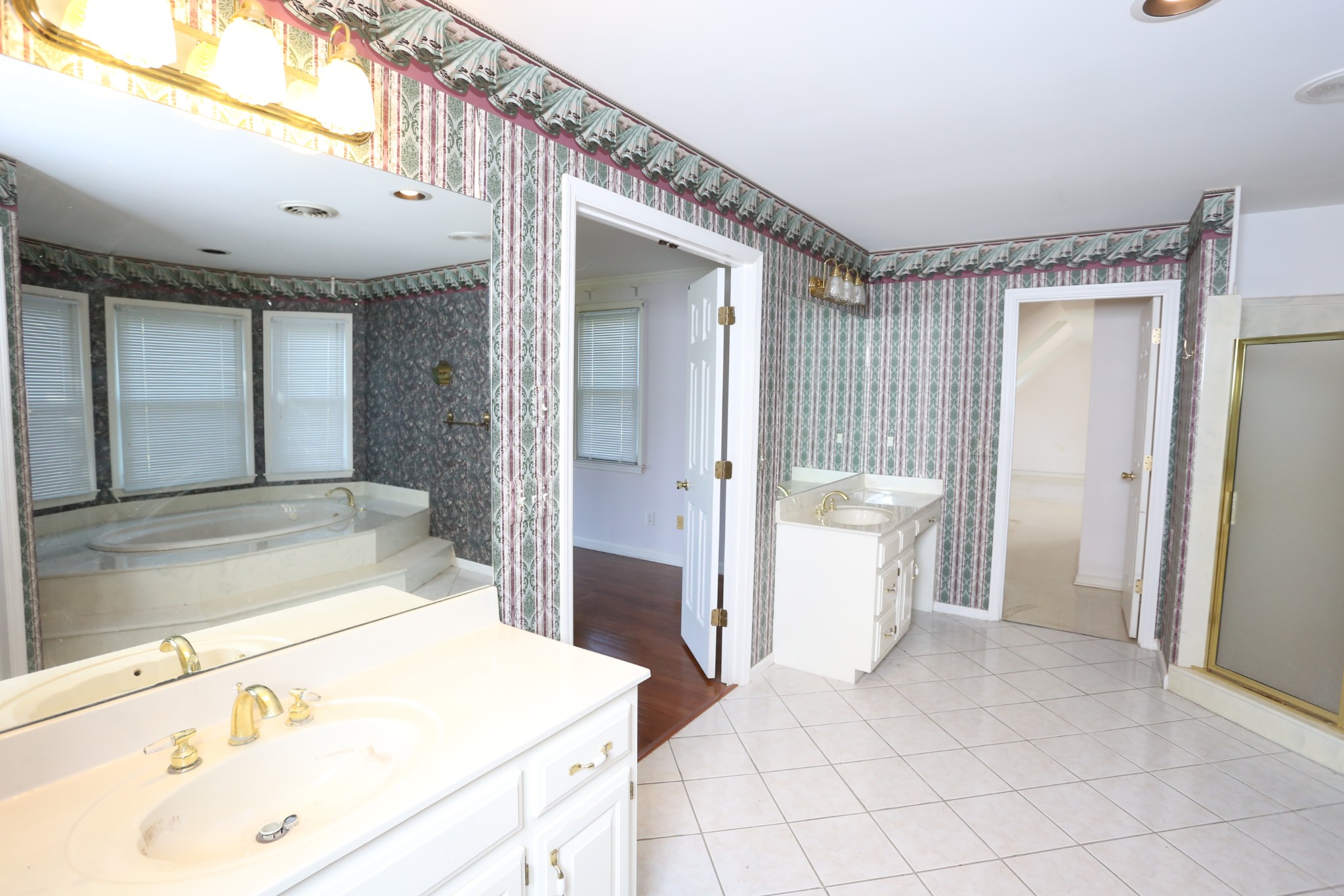 4026 Windland Drive Springfield, TN 37172 - Photo 30 of 48 a spacious bathroom with a sink and a shower