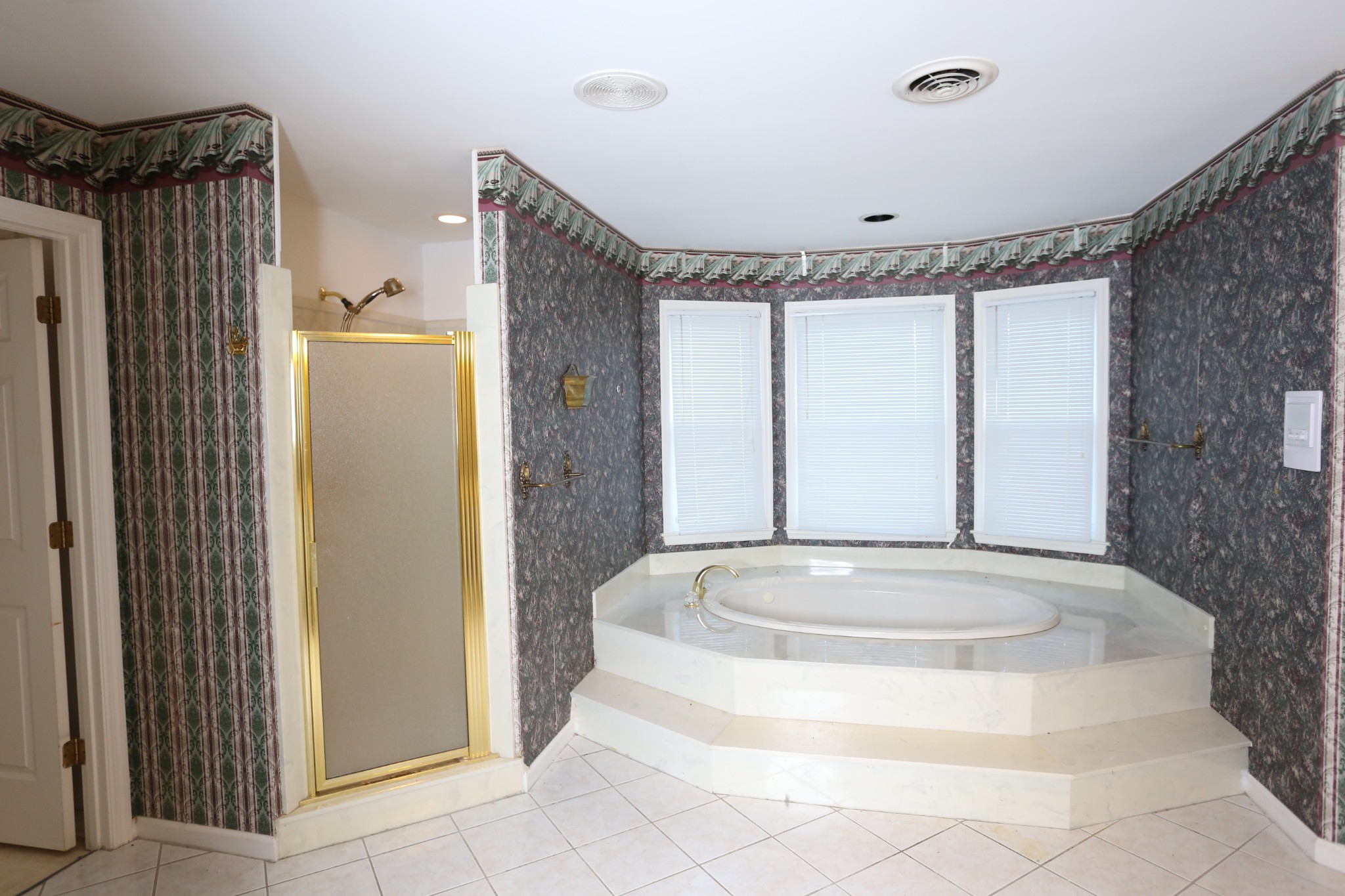 4026 Windland Drive Springfield, TN 37172 - Photo 31 of 48 a bathroom with a shower and a tub