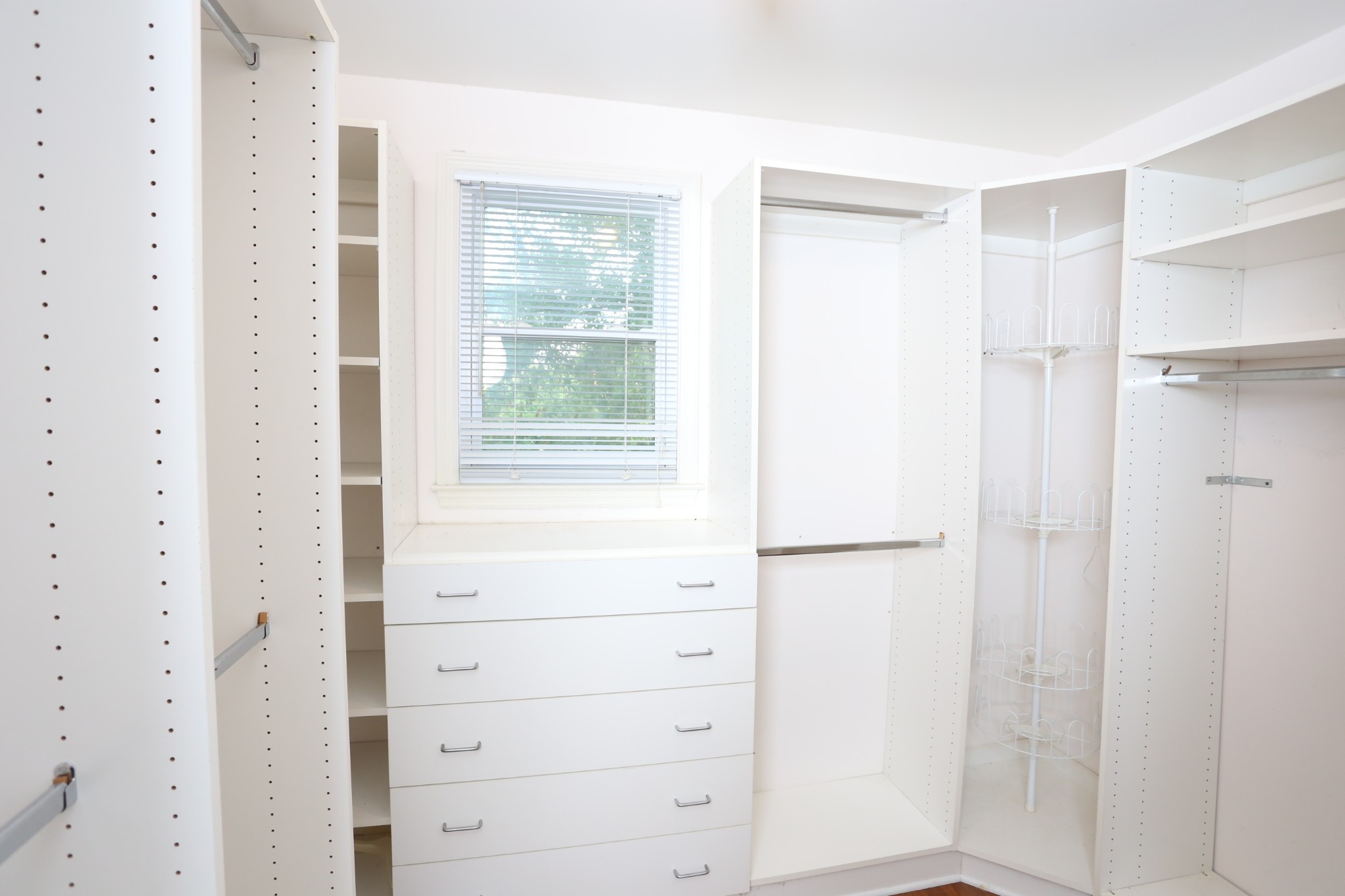 4026 Windland Drive Springfield, TN 37172 - Photo 33 of 48 a view of walk in closet with window