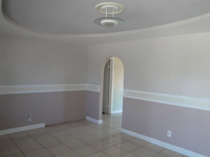 3317 East Almeria Road Phoenix, AZ 85008 - Photo 2 of 8 Living room