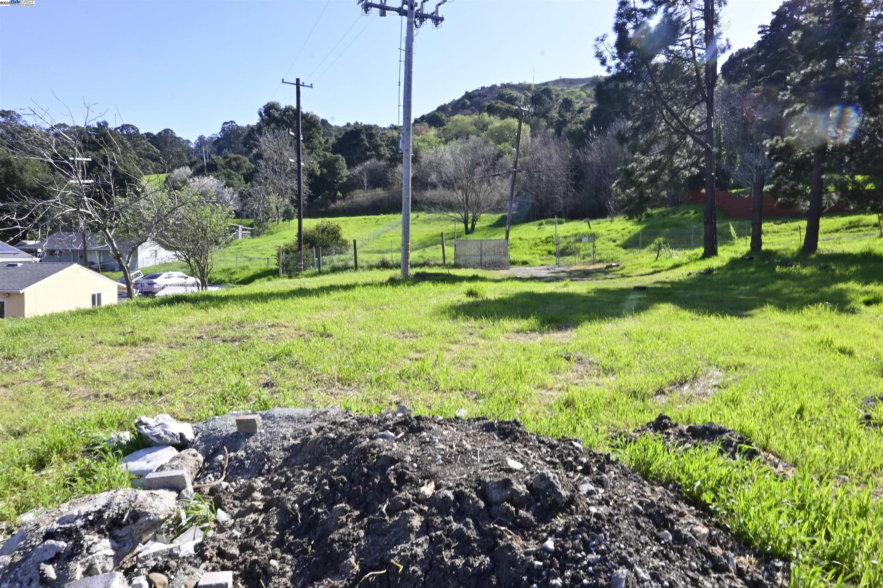 3944 La Cima Road El Sobrante, CA 94803 - Photo 11 of 35 a view of a garden with a bench