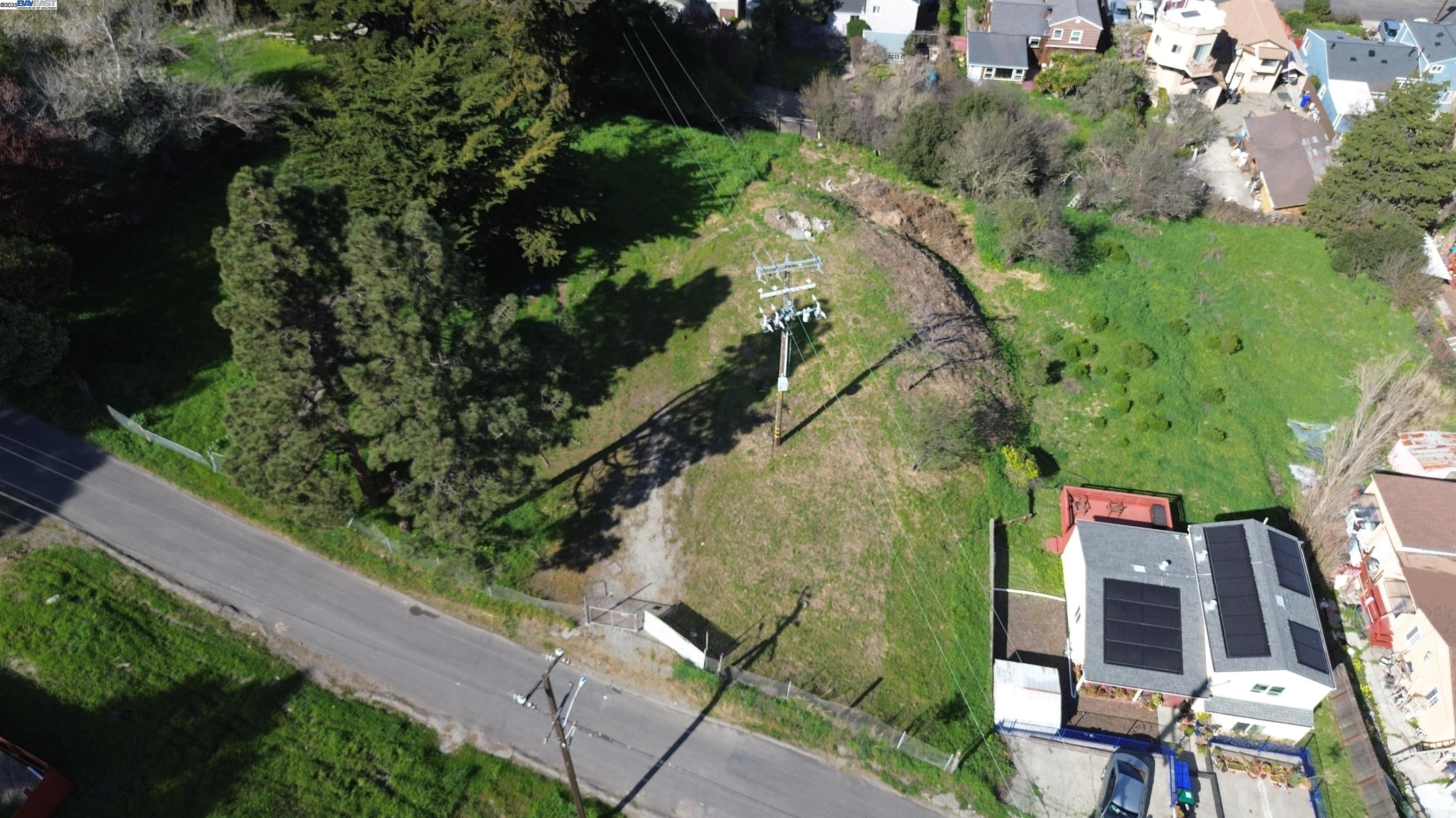 3944 La Cima Road El Sobrante, CA 94803 - Photo 19 of 35 an aerial view of a residential houses with outdoor space