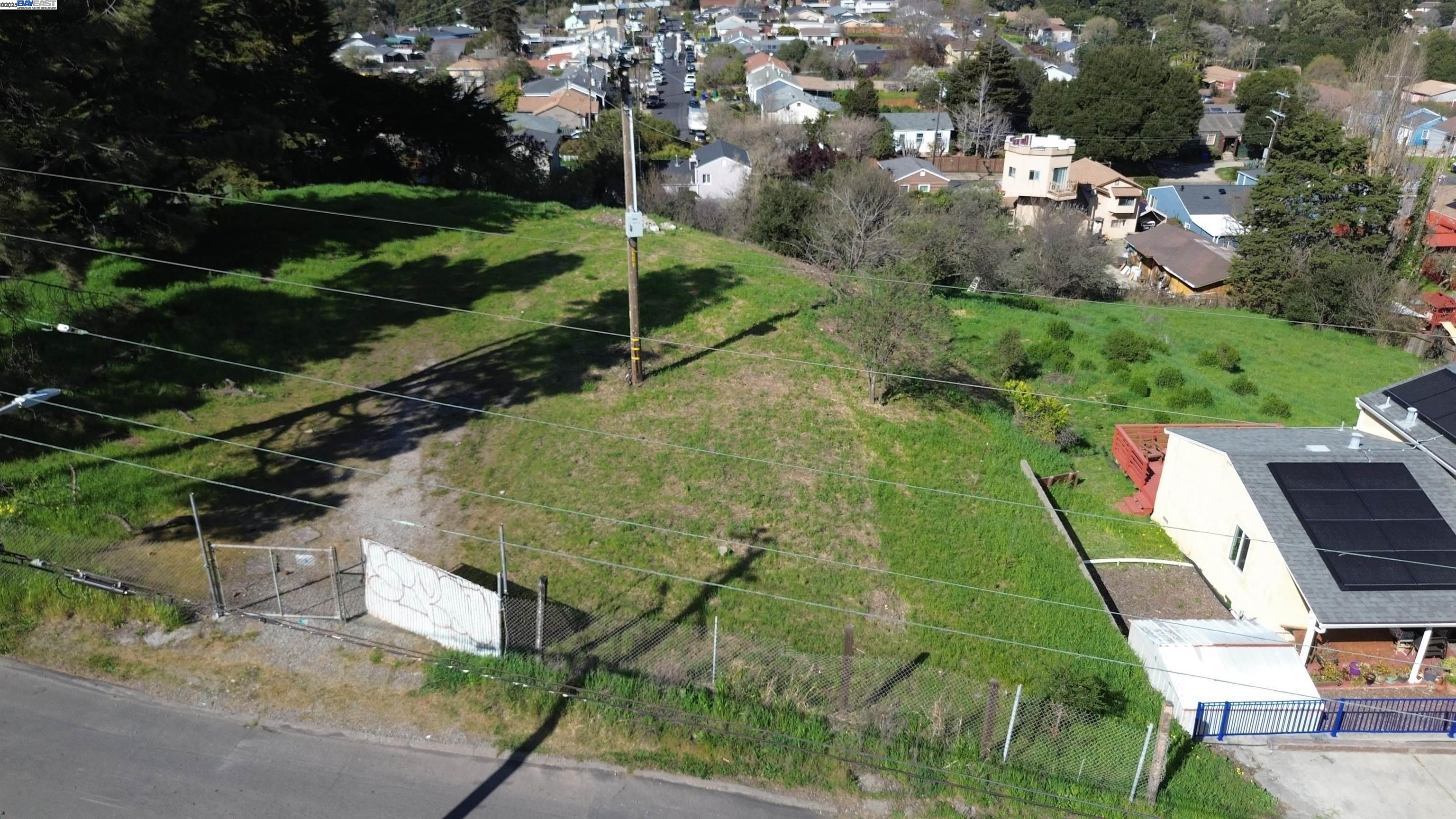 3944 La Cima Road El Sobrante, CA 94803 - Photo 31 of 35 an aerial view of a house with a garden