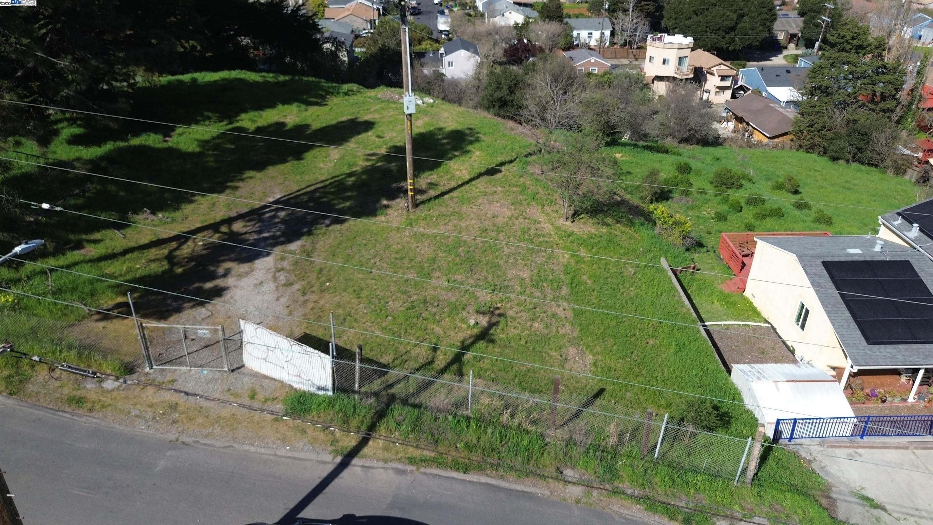 3944 La Cima Road El Sobrante, CA 94803 - Photo 32 of 35 a view of an outdoor space