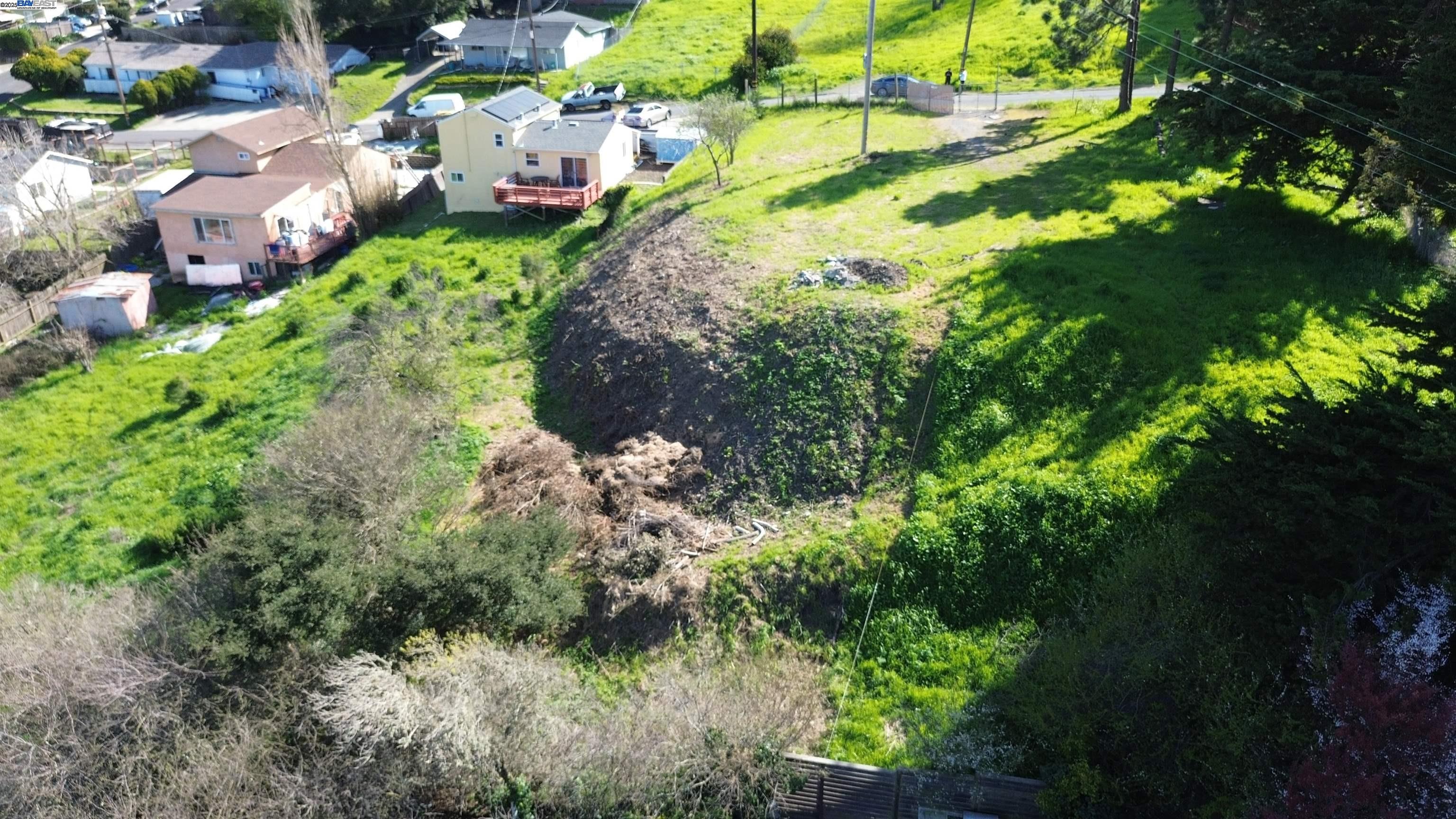 3944 La Cima Road El Sobrante, CA 94803 - Photo 33 of 35 a view of a garden with a house