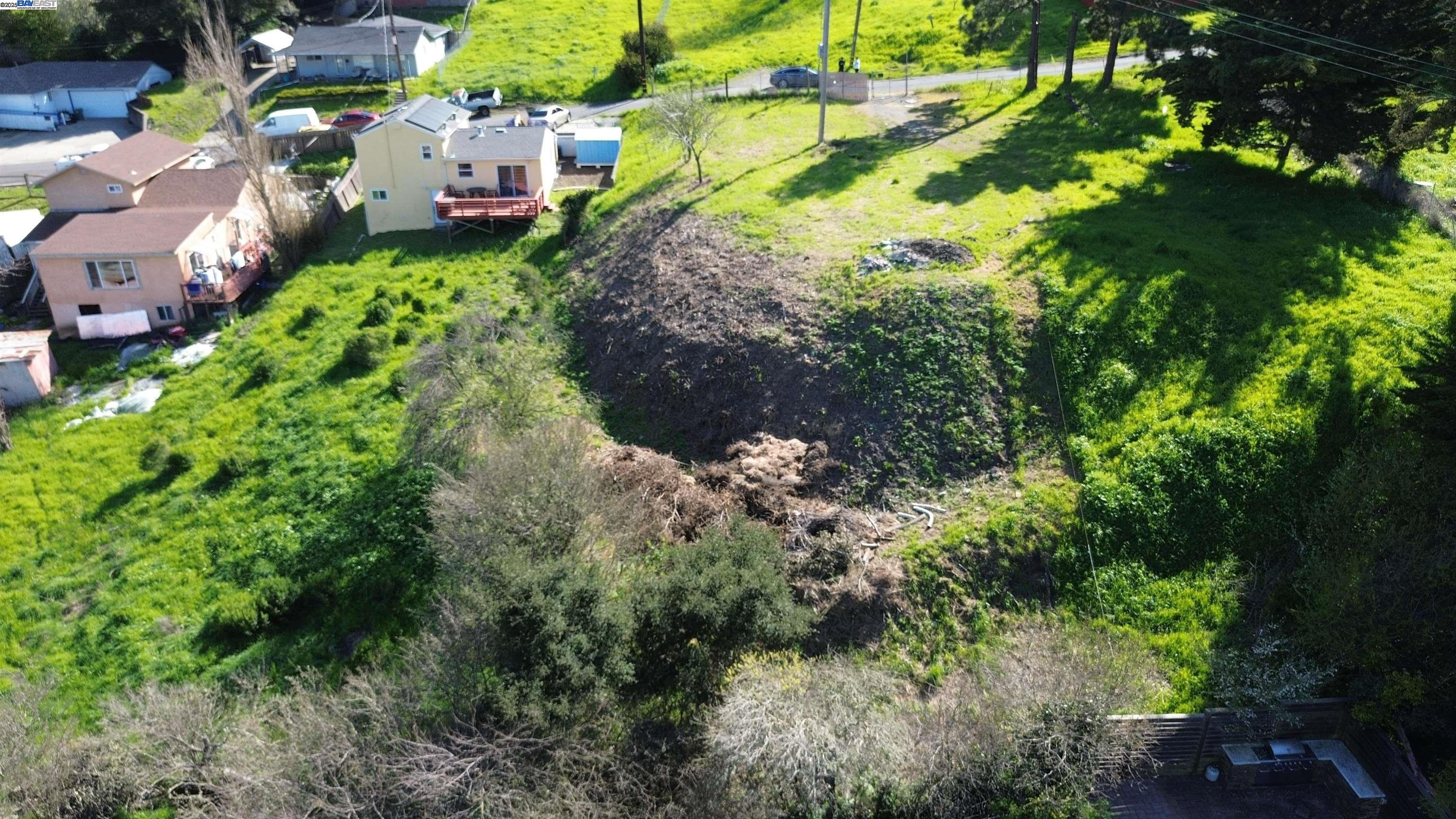 3944 La Cima Road El Sobrante, CA 94803 - Photo 34 of 35 a view of a street with lots of plants and trees