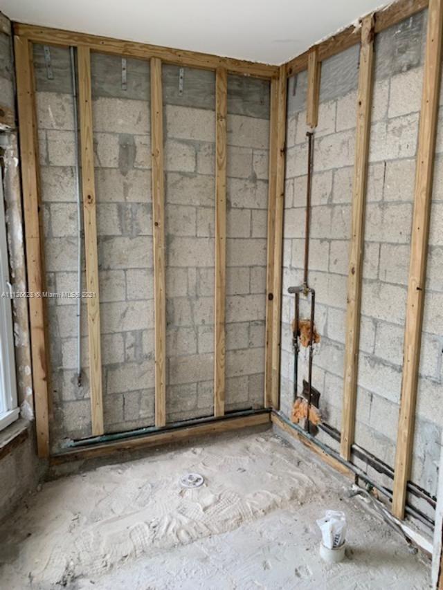 323 Caribbean Road Key Biscayne, FL 33149 - Photo 13 of 20 a view of an empty room