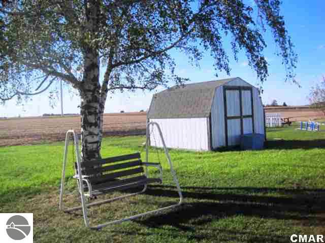 11611 North Barry Road Wheeler, MI 48662 - Photo 11 of 13 1770613-10.JPG