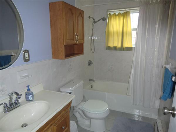 11 Walker Road, Unit 2 North Andover, MA 01845 - Photo 4 of 9 Gallery Image 4