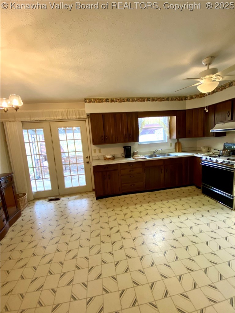 12325 Charleston Road Kenna, WV 25248 - Photo 3 of 47 Gallery Image 3