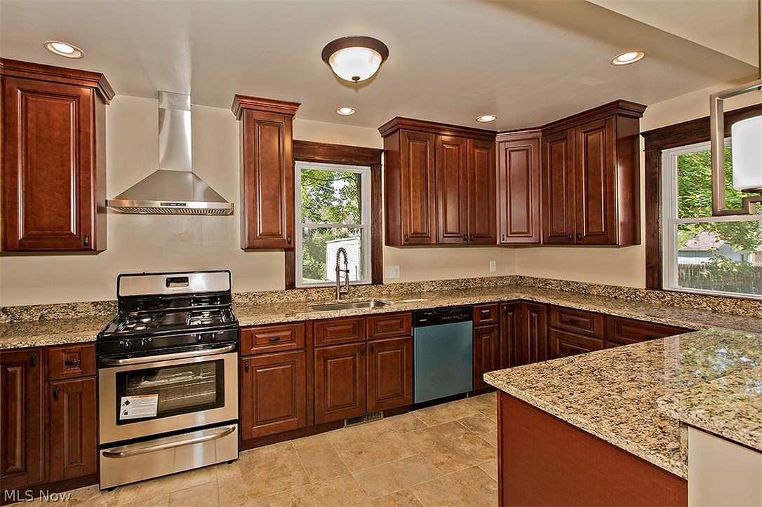 3170 Coleridge Road Cleveland, OH 44118 - Photo 10 of 29