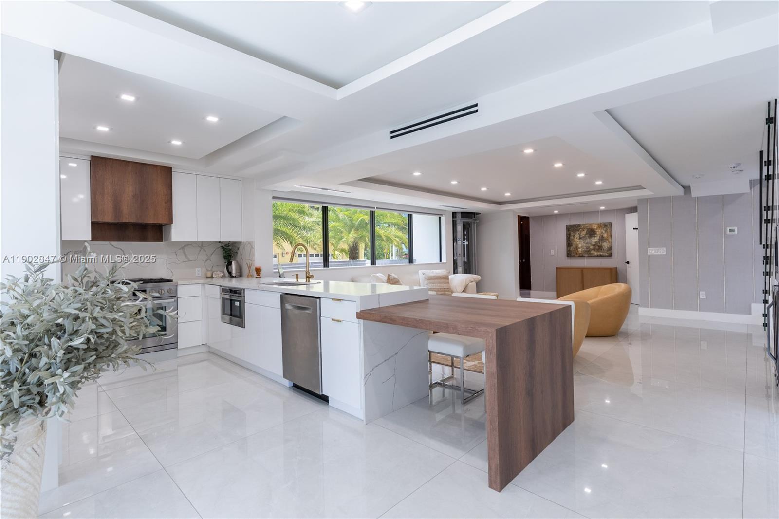 5601 North Ocean Drive Hollywood, FL 33019 - Photo 11 of 78 a kitchen with lots of counter top space