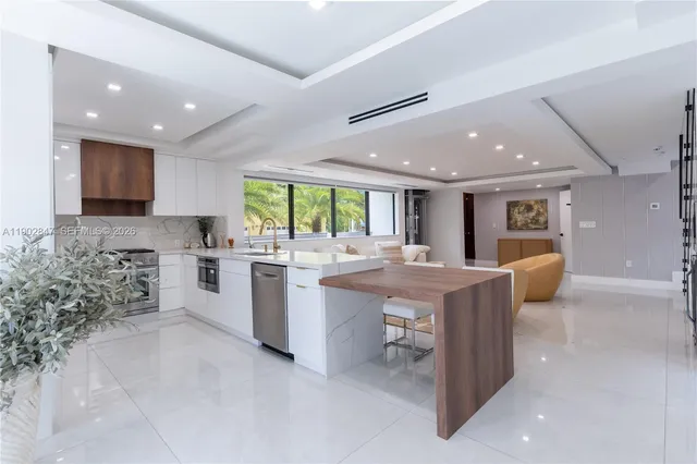 $3,095,000 | 5601 North Ocean Drive, Hollywood, FL 33019