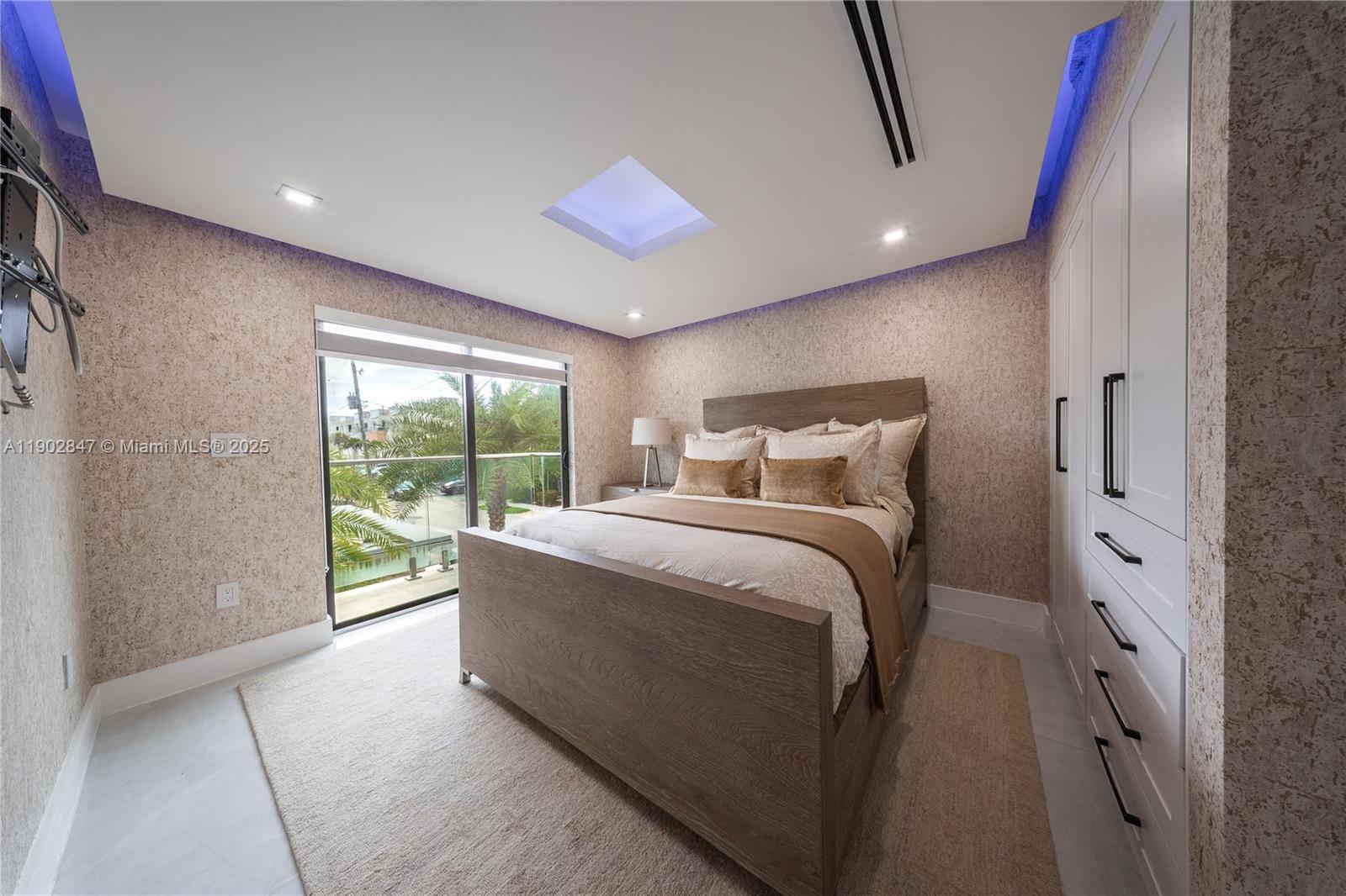 5601 North Ocean Drive Hollywood, FL 33019 - Photo 22 of 78 a bedroom with a bed and a large window