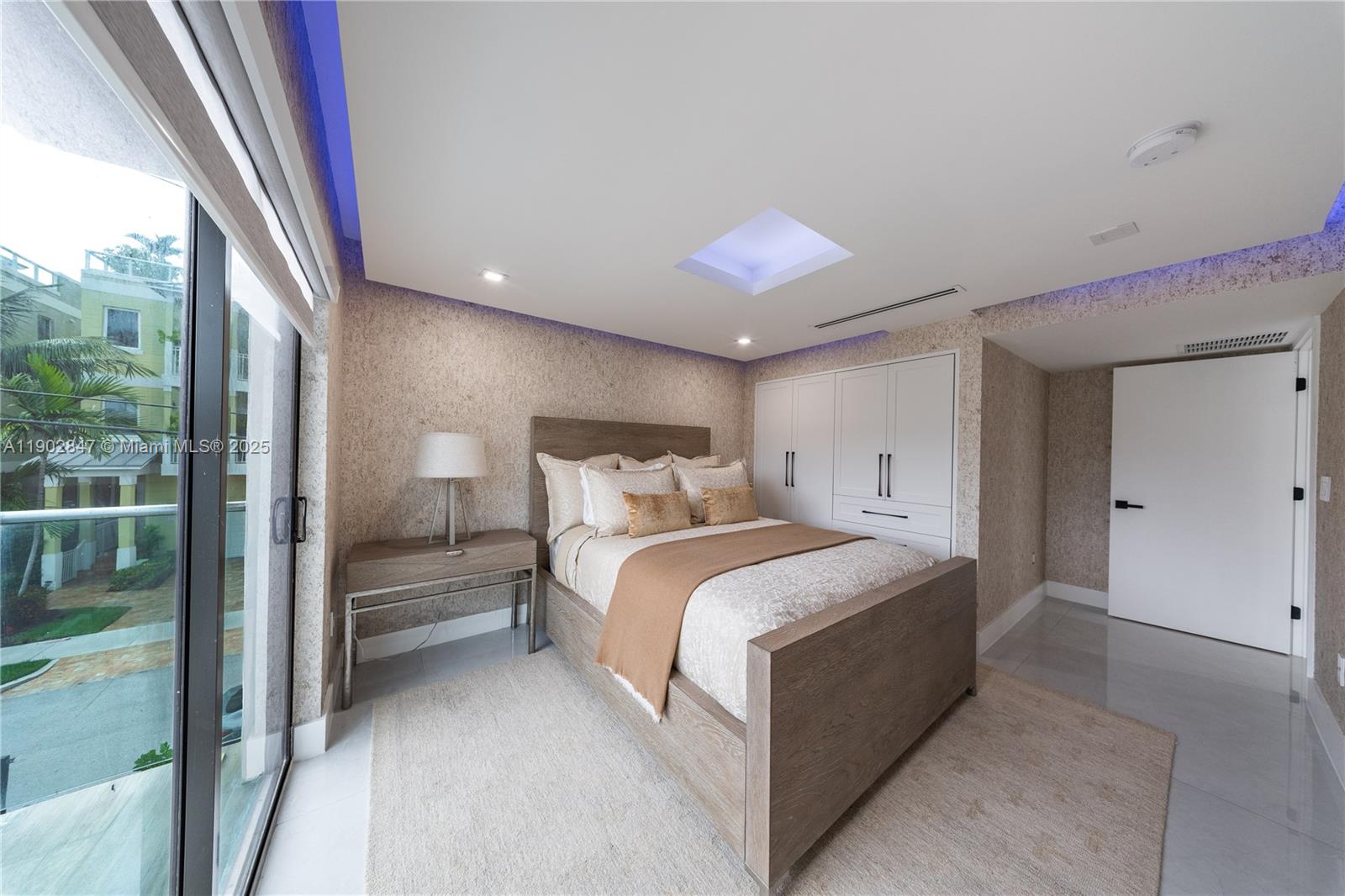 5601 North Ocean Drive Hollywood, FL 33019 - Photo 24 of 78 a spacious bedroom with a bed and a window