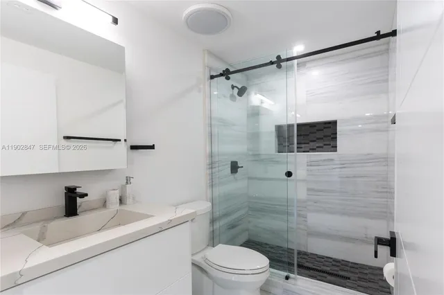 $3,095,000 | 5601 North Ocean Drive, Hollywood, FL 33019