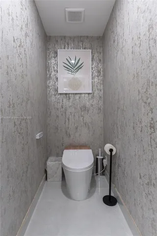 $3,195,000 | 5601 North Ocean Drive, Hollywood, FL 33019