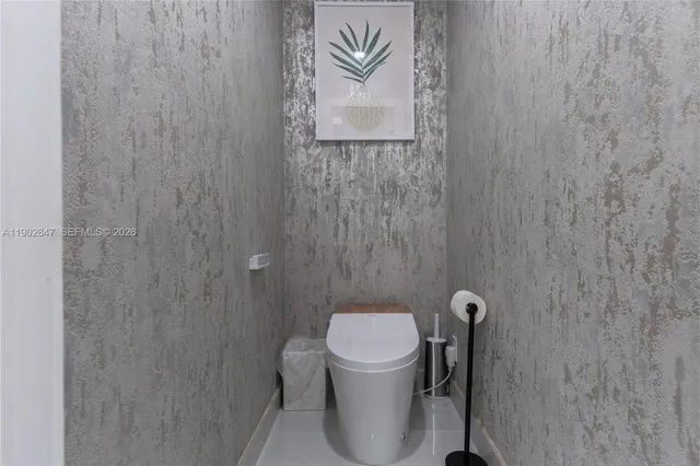 $3,095,000 | 5601 North Ocean Drive, Hollywood, FL 33019