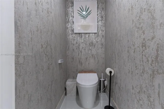 $3,195,000 | 5601 North Ocean Drive, Hollywood, FL 33019