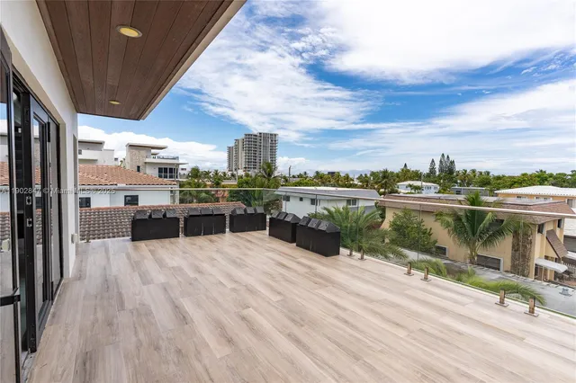 $3,195,000 | 5601 North Ocean Drive, Hollywood, FL 33019