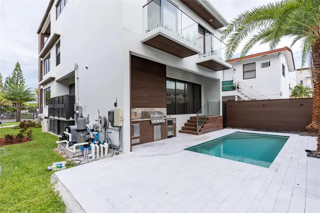 $3,195,000 | 5601 North Ocean Drive, Hollywood, FL 33019