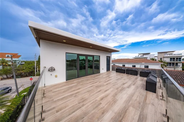 $3,195,000 | 5601 North Ocean Drive, Hollywood, FL 33019