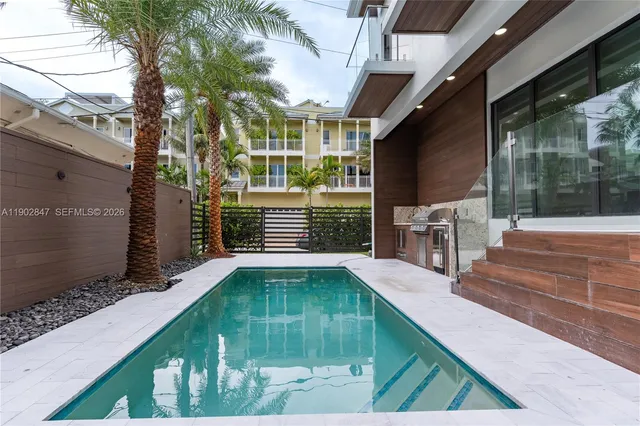 $3,095,000 | 5601 North Ocean Drive, Hollywood, FL 33019