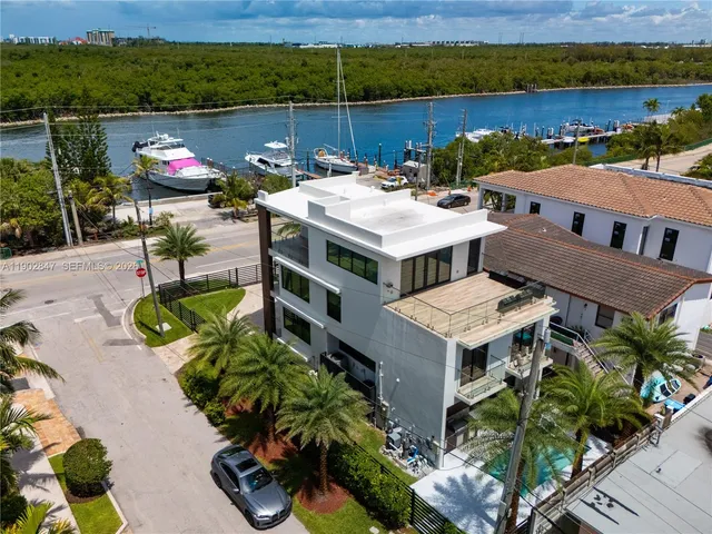 $3,095,000 | 5601 North Ocean Drive, Hollywood, FL 33019
