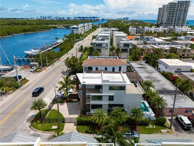 $3,095,000 | 5601 North Ocean Drive, Hollywood, FL 33019