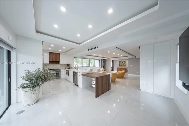 $3,095,000 | 5601 North Ocean Drive, Hollywood, FL 33019