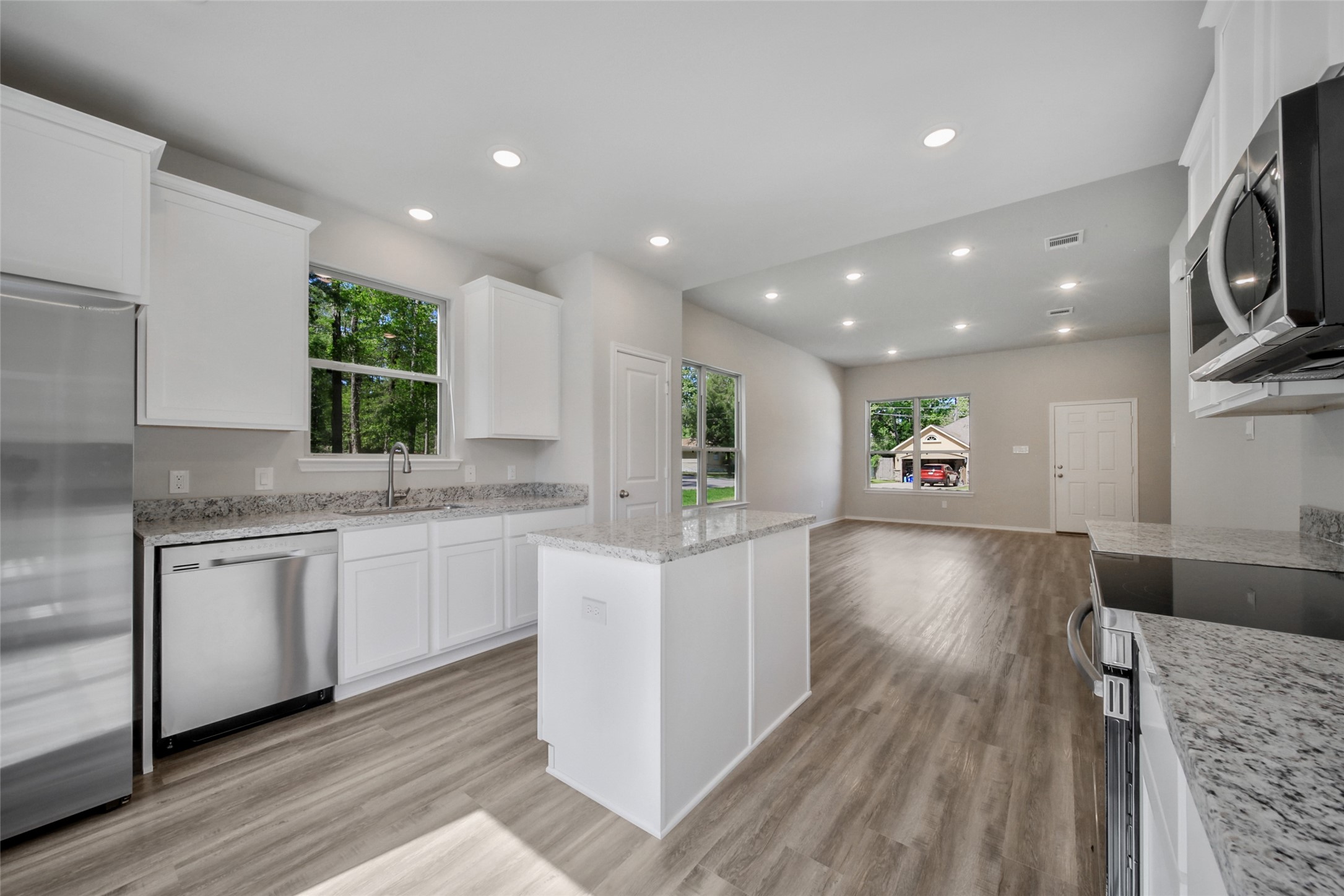 1111 Yellowstone River Road Conroe, TX 77316 - Photo 8 of 23 Gallery Image 8