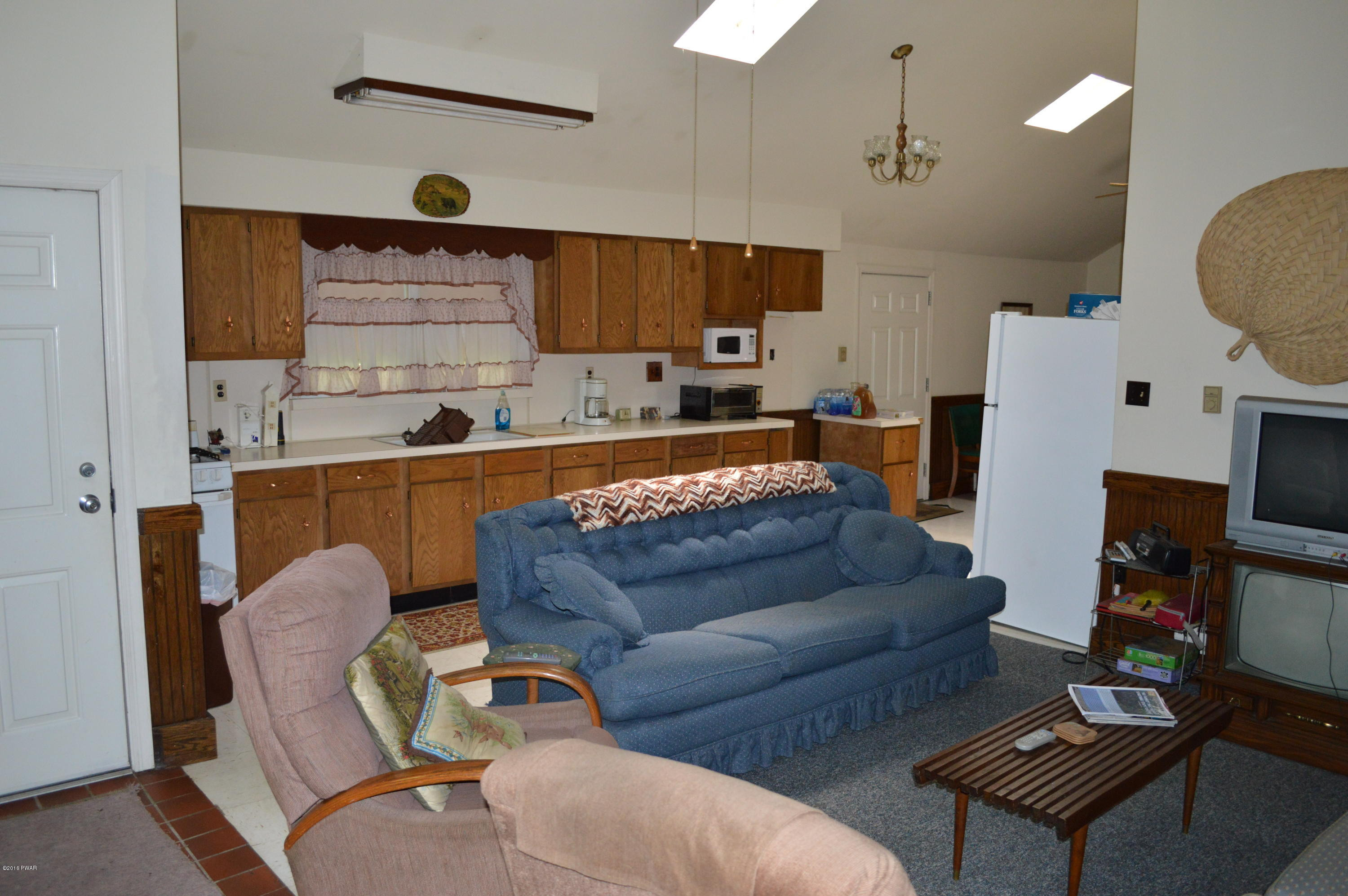 126 Huckleberry Road Newfoundland, PA 18445 - Photo 5 of 18 licing room