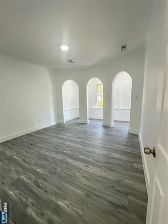 $2,700 | 176 Lake Avenue, Unit 2, Clifton, NJ 07011