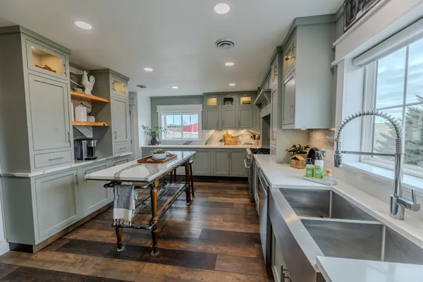 $899,900 | 898 60th Avenue, Beaver Creek, MN 56116