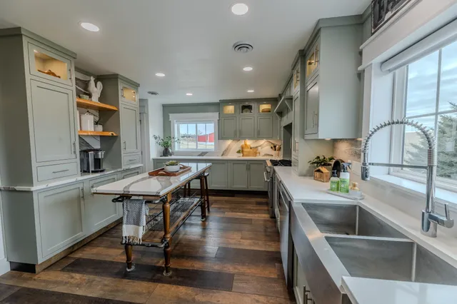 $899,900 | 898 60th Avenue, Beaver Creek, MN 56116