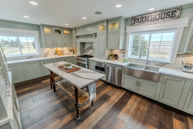 $899,900 | 898 60th Avenue, Beaver Creek, MN 56116