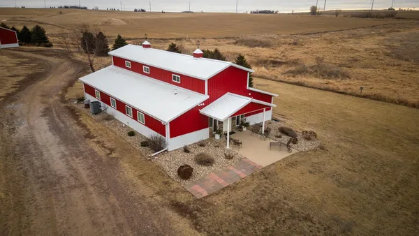 $899,900 | 898 60th Avenue, Beaver Creek, MN 56116