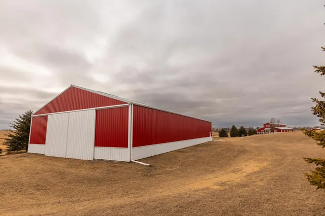 $899,900 | 898 60th Avenue, Beaver Creek, MN 56116