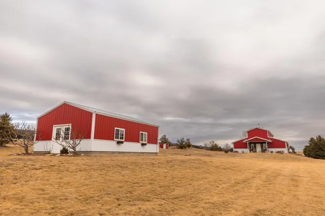 $899,900 | 898 60th Avenue, Beaver Creek, MN 56116