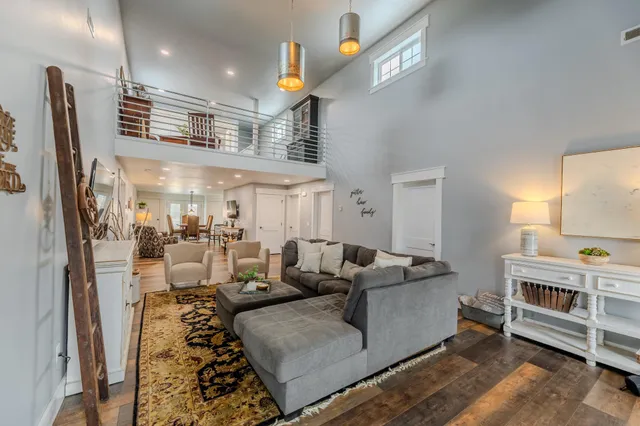 $899,900 | 898 60th Avenue, Beaver Creek, MN 56116