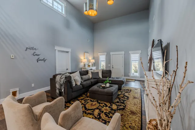 $899,900 | 898 60th Avenue, Beaver Creek, MN 56116