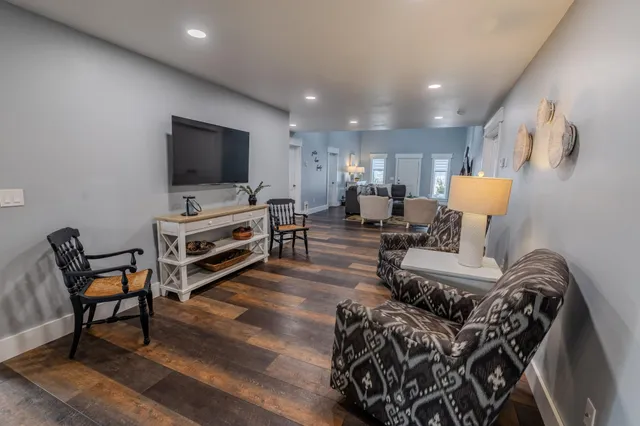 $899,900 | 898 60th Avenue, Beaver Creek, MN 56116