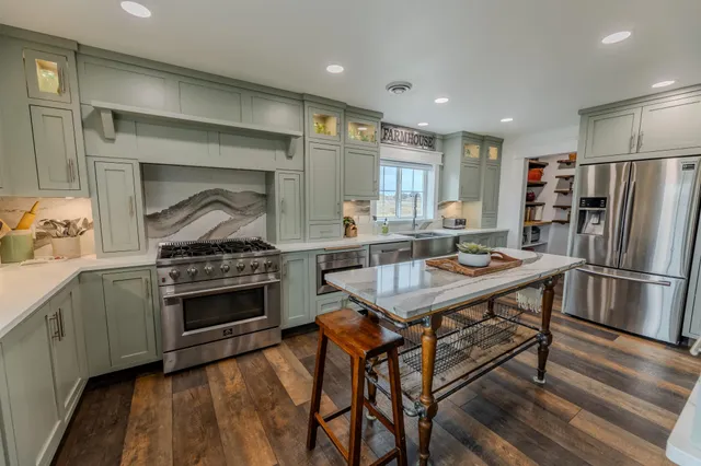 $899,900 | 898 60th Avenue, Beaver Creek, MN 56116